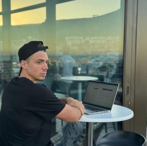 Stéphane working remotely at sunset